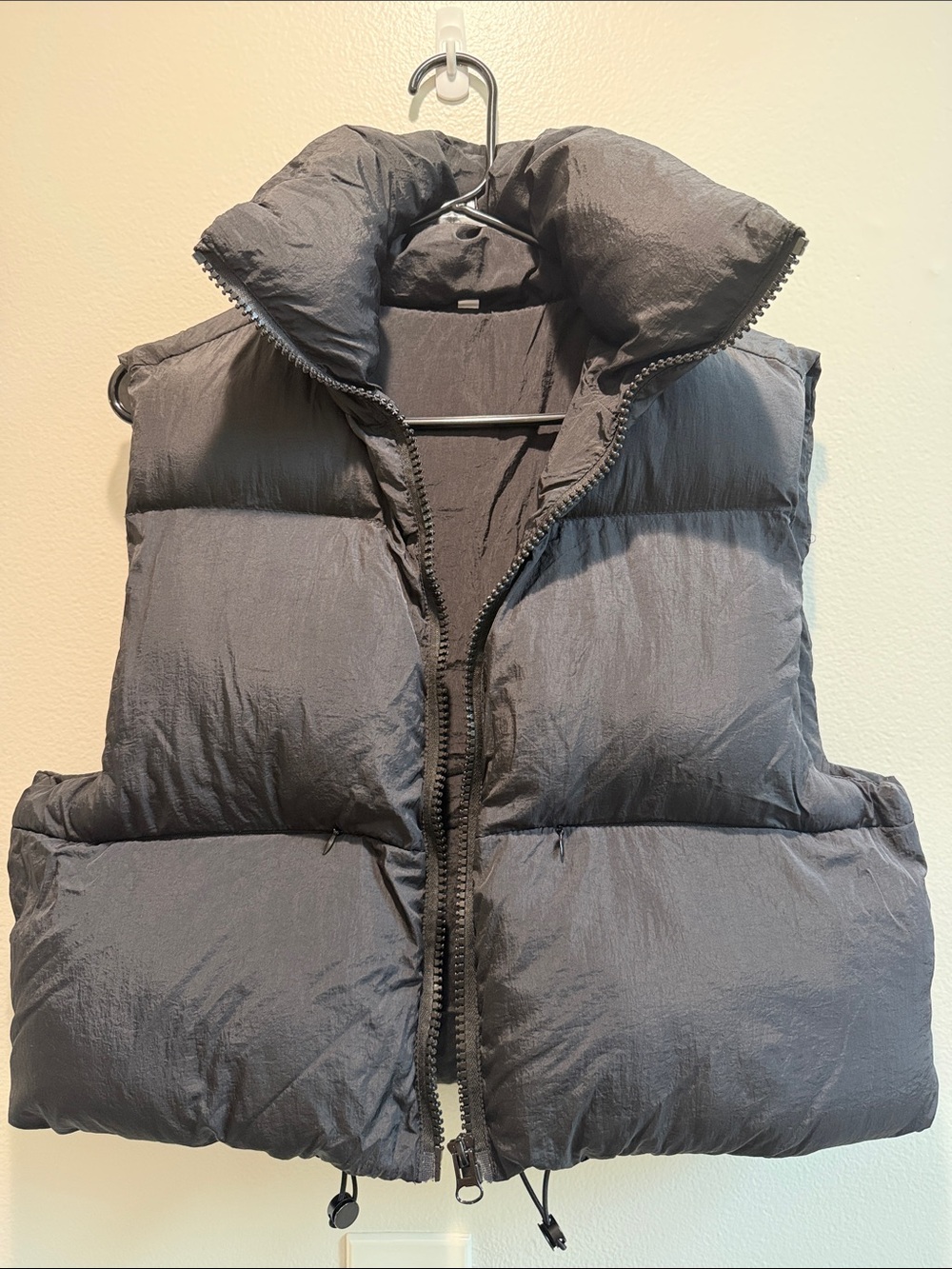 Women’s Cropped Black Puffer Vest L - Picture 3 of 4